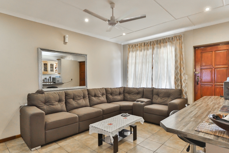 2 Bedroom Property for Sale in Gustrouw Western Cape